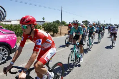 Tadej Pogacar abandona la Vuelta a España tras grave accidente