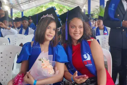 800 jóvenes de SDN se gradúan con éxito en programa municipal BTI