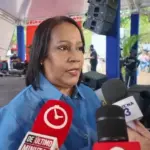 Xiomara Guante motiva a jóvenes de SDN a priorizar su educación superior