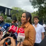 Betty Gerónimo otorga 750 becas universitarias a jóvenes en SDN