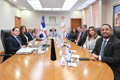 Valdez Albizu elogia solidez financiera de LIDAAPI y sector mutualista