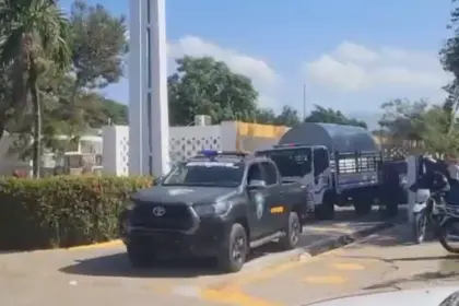 Sepultan bajo fuerte vigilancia militar a joven asesinado en Los Salados
