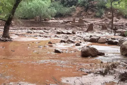 Evacúan turistas del Gran Cañón tras inundaciones repentinas en Arizona