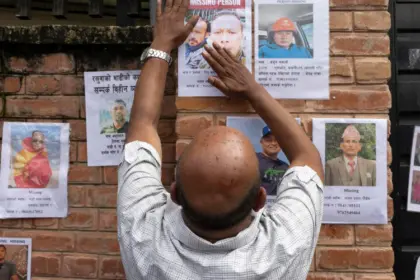 Crisis en Nepal: 800 fallecidos y familias en busca de sus desaparecidos