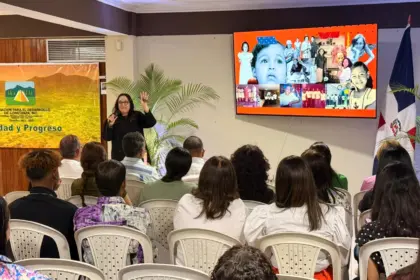 Edilenia Tactuk inspira a Constanza con su Experiencia Creativa