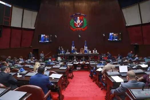 Diputados debaten suspensión de la JCE sobre encuestas electorales