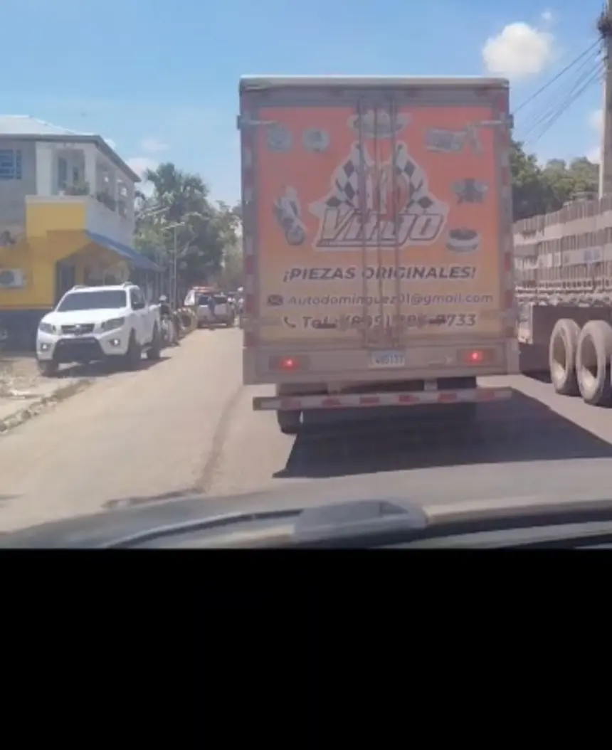 Caos vial en Dajabón: el calvario de conductores en la ruta fronteriza 1 Caos vial en Dajabón: el calvario de conductores en la ruta fronteriza