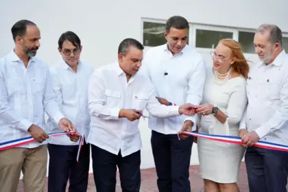 SNS entrega Centro Clínico Los López renovado para fortalecer salud en Moca
