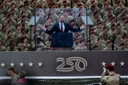 Dimite secretario del Ejército de EE. UU. tras tensiones con Hegseth