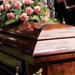 Asesinan a joven de 26 años en San Cristóbal; buscan a su pareja agresora