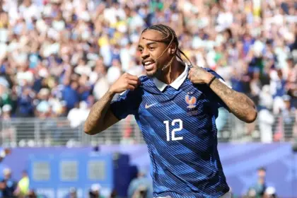 Liverpool ficha a Bradley Barcola por 140 millones de euros
