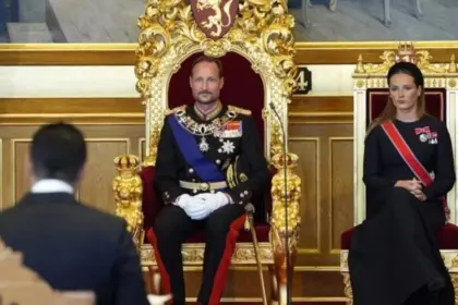 Haakon VIII jura como Rey de Noruega ante el Parlamento noruego 13 Haakon VIII jura como Rey de Noruega ante el Parlamento noruego