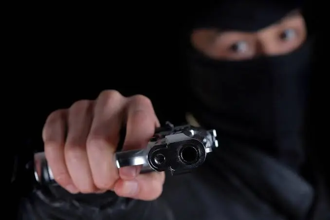 Asaltan a policías en Santiago y les roban sus armas de reglamento