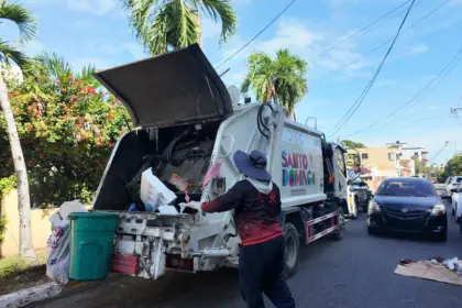 Vecinos de Cristo Rey destacan mejora en la recogida de basura del ADN
