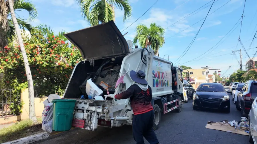 Vecinos de Cristo Rey destacan mejora en la recogida de basura del ADN 1 Vecinos de Cristo Rey destacan mejora en la recogida de basura del ADN