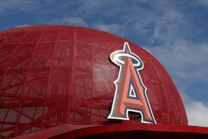 Kroenke Sports compra a los Angelinos de Los Ángeles de la MLB