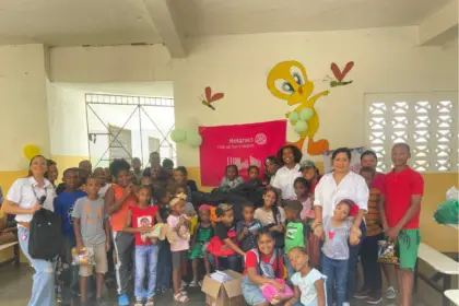 Rotaract San Cristóbal entrega útiles escolares en La Suiza