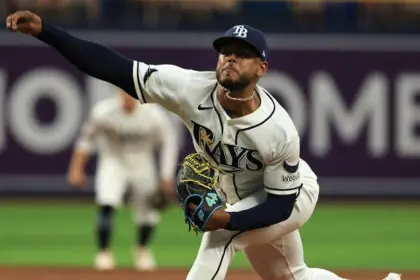 Freddy Peralta domina a los Mets en triunfo de los Rays de Tampa Bay