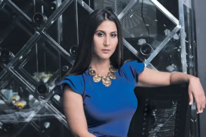 Nathalie Peña-Comas fusiona el bolero Sombras nada más con bachata
