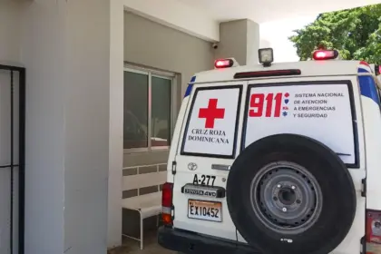 Intoxicación masiva de estudiantes por leche escolar en Villa González