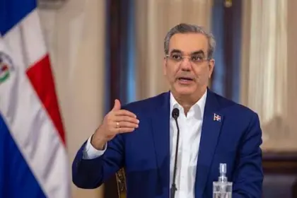 Luis Abinader retoma La Semanal con la prensa en Palacio Nacional