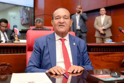 Antonio Marte confiesa que bloquea a Luis Abinader en WhatsApp por momentos