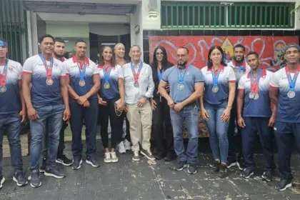 Dental Plamed premia con salud oral a 10 atletas de Monseñor Nouel