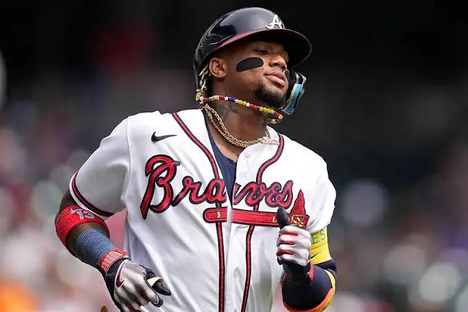 Ronald Acuña Jr. hace historia: el más rápido en lograr el 200-200 en MLB