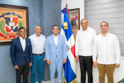 Elmerk Jonas impulsa el primer Foro Legislativo Plus junto a senadores