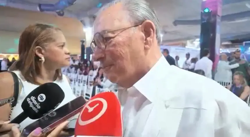 Frank Rainieri urge capacitar jóvenes en inglés para el sector turístico