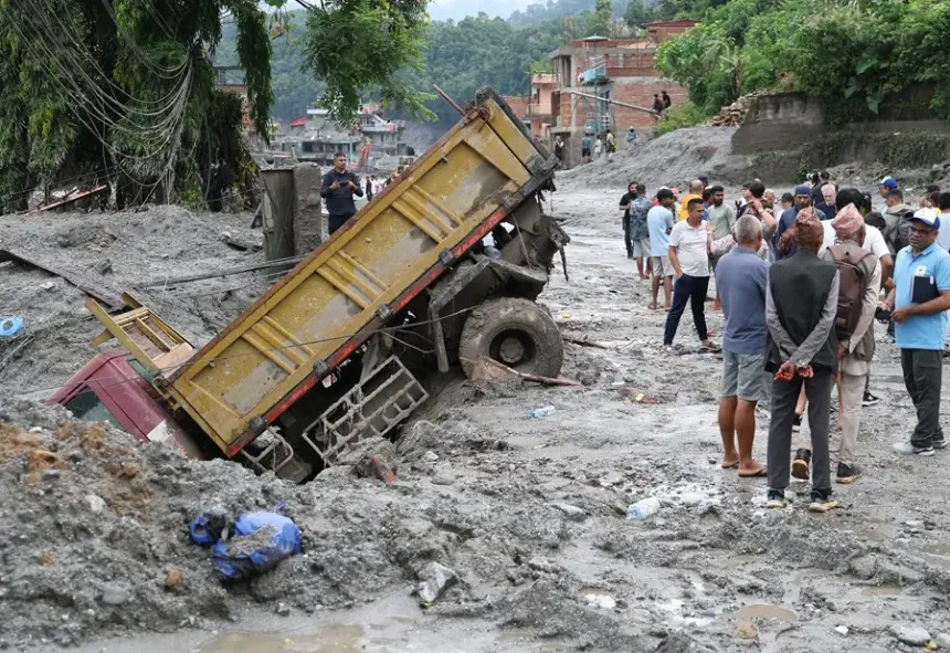 Japón envía expertos a Nepal para identificar víctimas tras devastadora riada