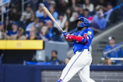 Vladimir Guerrero Jr. explota con jonrón en paliza de Azulejos a Cleveland