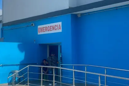 Cuatro jóvenes en estado crítico tras aparatoso accidente en Santiago