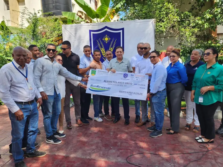 Eberto Núñez inicia construcción de glorieta en parque de Los Maestros 1 Eberto Núñez inicia construcción de glorieta en parque de Los Maestros