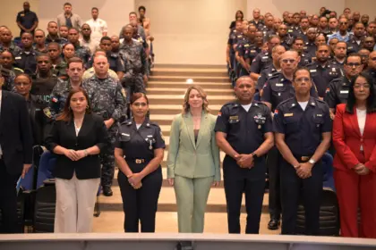 Policía y Ministerio de la Mujer capacitan 300 agentes contra violencia