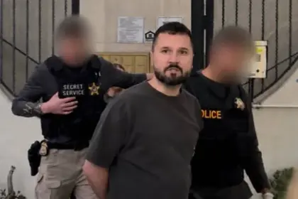Arrestan a locutor en Los Ángeles por amenazas de muerte contra Trump