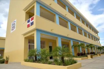 Proponen enseñanza obligatoria de creole, inglés y francés en RD