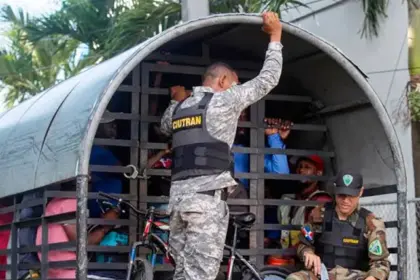 Abuelo denuncia deportación de su nieta a Haití y teme por su seguridad
