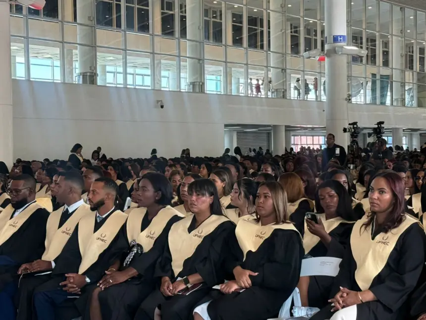 UFHEC gradúa a 1,747 nuevos profesionales con enfoque en ética y valores 1 UFHEC gradúa a 1,747 nuevos profesionales con enfoque en ética y valores