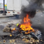 Residentes protestan en la Cayetano Germosén por constantes apagones