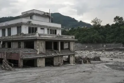Tragedia en Nepal: 1.295 muertos por riadas y dos rescatados con vida