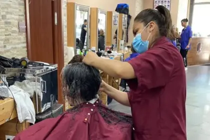 Nueva York exige formación profesional en todas las texturas de cabello