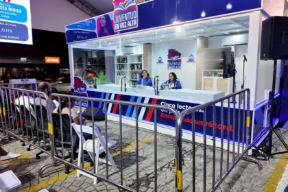 Jóvenes dominicanos superan 100 horas en reto por Récord Guinness de lectura
