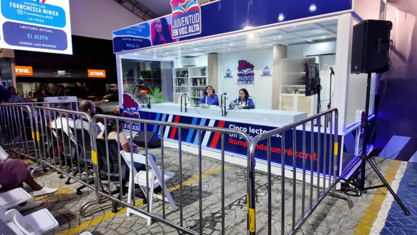 Jóvenes dominicanos superan 100 horas en reto por Récord Guinness de lectura