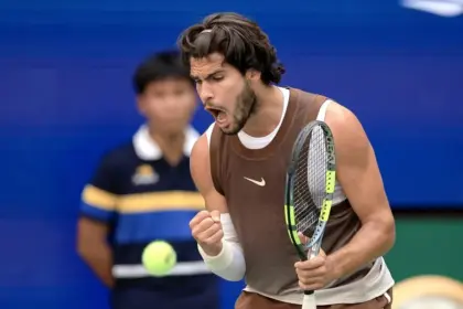 Carlos Alcaraz avanza a octavos del Abierto de Estados Unidos tras vencer a Wu