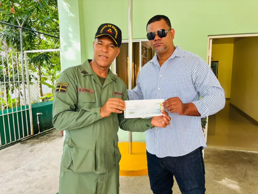 Alcalde de Bayaguana aporta RD$500 mil para techado del Cuerpo de Bomberos