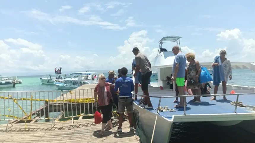 Muelle de Samaná en estado crítico pone en riesgo el turismo local