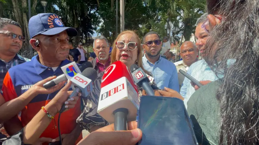 Rosa Santos advierte riesgo en escuelas de Santiago y rechaza presiones