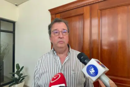 Fondeur defiende obras en Santiago ante críticas de la oposición
