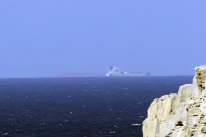 EE.UU. destruye cinco petroleros iraníes tras ataques a buque de guerra